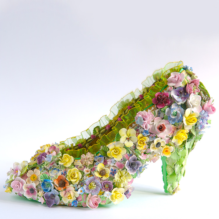shoe with mosaic little flowers and green heel